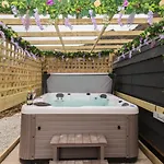 בית נופש The Stag - Crossgate Luxury Glamping *