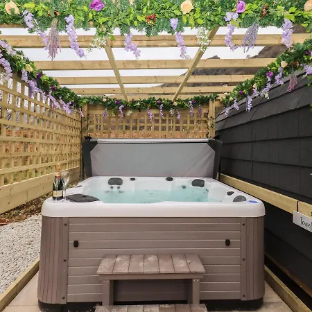 בית נופש The Stag - Crossgate Luxury Glamping *